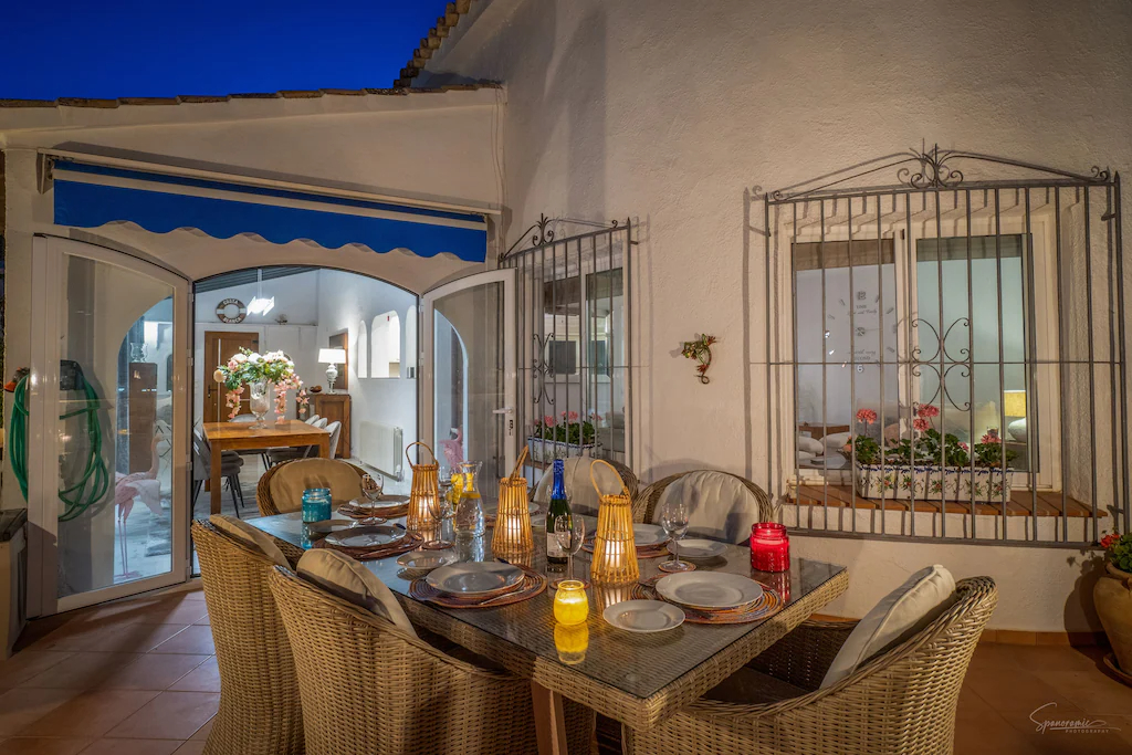 Alfresco dining on the balcony/terrace with elevated views towards Moraira