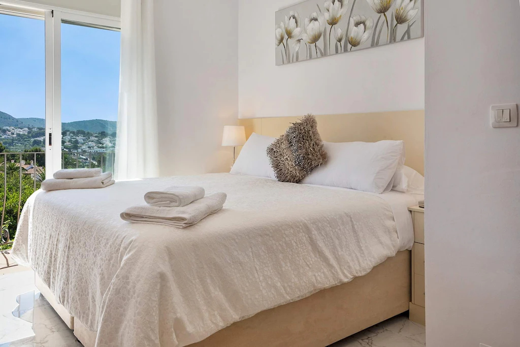 Master Bedroom with ceiling fan and A/C + warm air