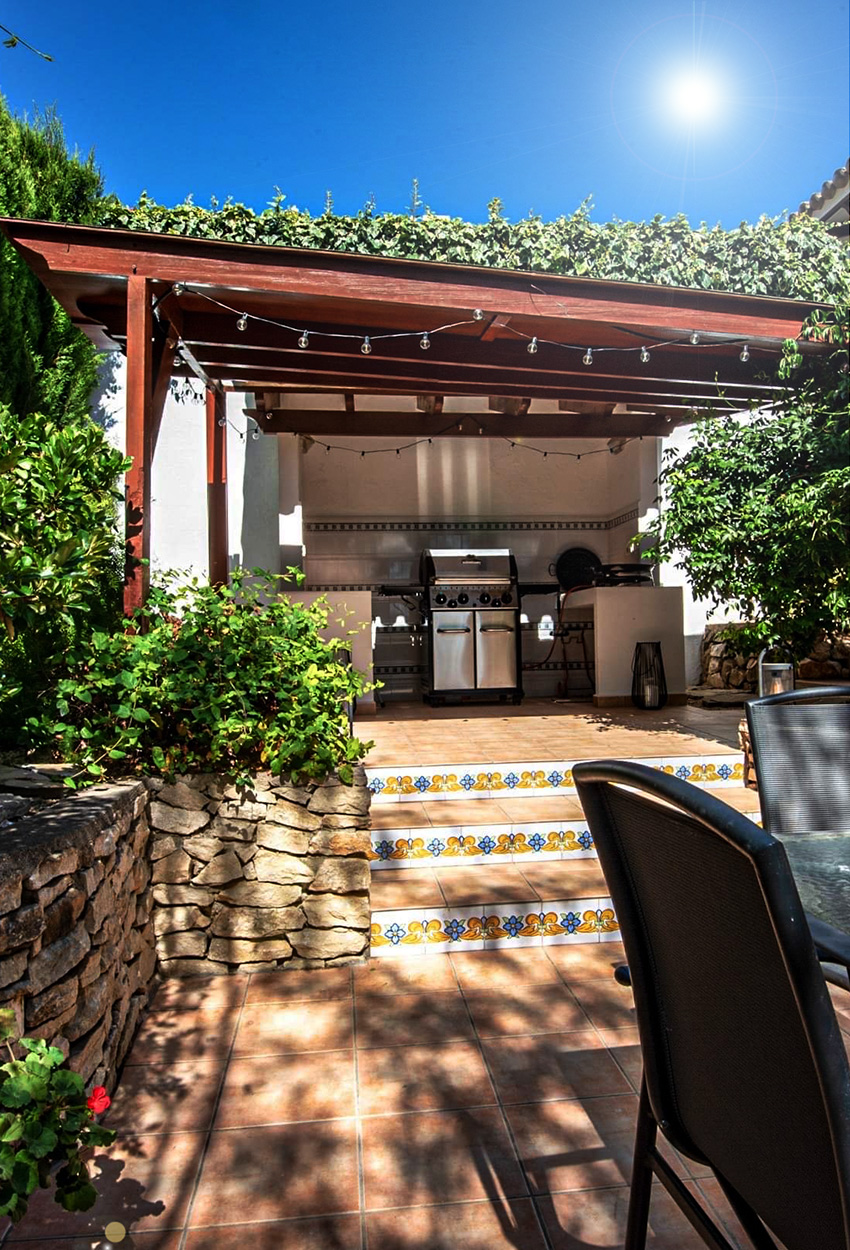 https://www.villaserenemoraira.com/wp-content/uploads/2022/07/BBQ.jpg