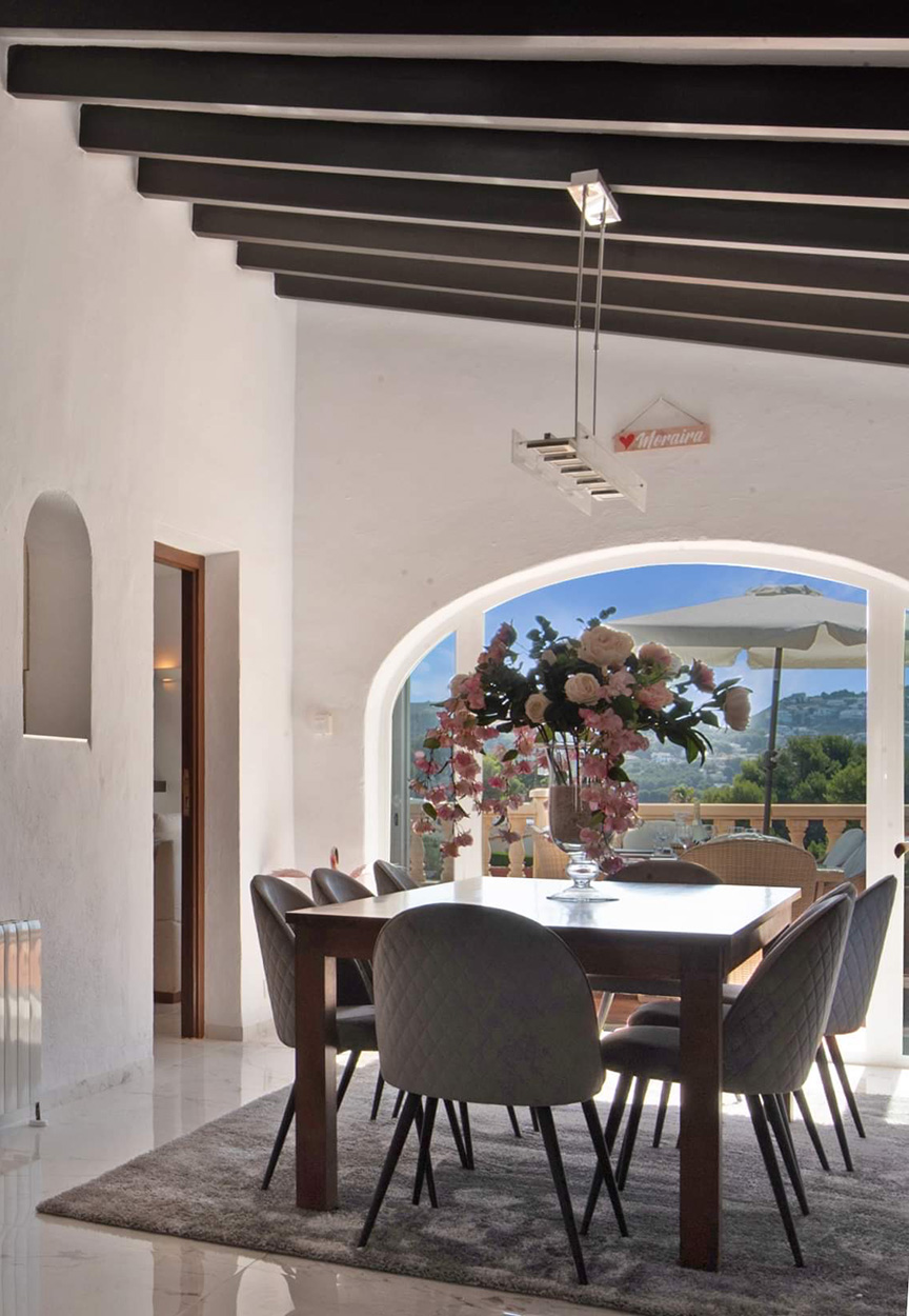 https://www.villaserenemoraira.com/wp-content/uploads/2022/07/Dining-Area-2.jpg